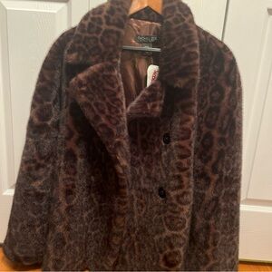 Rachel Zoe Dark Brown Faux Fur Leopard Print Cape One Size - Length is 28.5”.